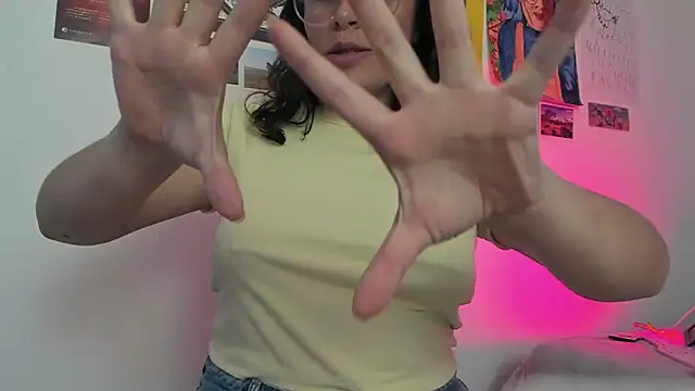 Snapshot of Katheerine chatting on 09/24/25, 02:59 Katheerine online show from 09/24/25, 02:59