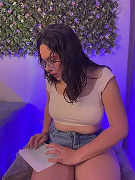 Snapshot of Katheerine chatting on 11/25/25, 12:54 Katheerine online show from 11/25/25, 12:54