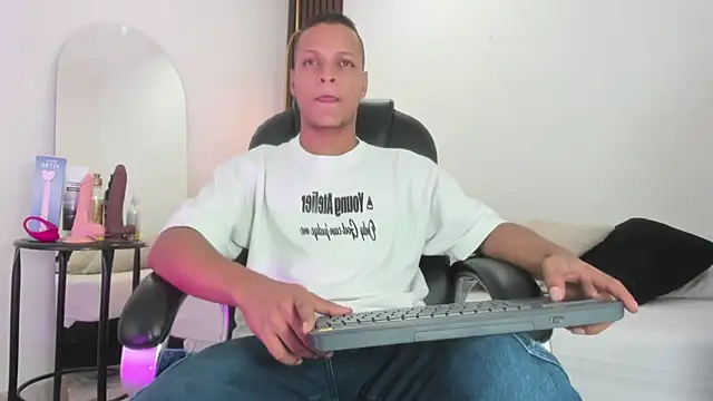 Snapshot of Ricky_Owens1 chatting on 09/11/25, 12:49 Ricky Owens1 online show from 09/11/25, 12:49