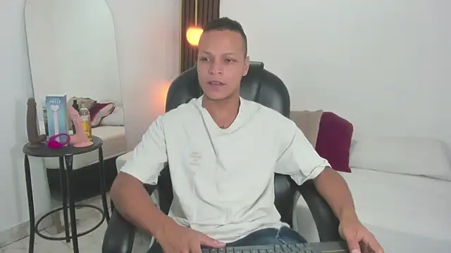 Snapshot of Ricky_Owens1 chatting on 09/15/25, 01:11 Ricky Owens1 online show from 09/15/25, 01:11