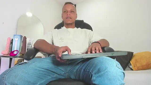 Snapshot of Ricky_Owens1 chatting on 09/24/25, 01:58 Ricky Owens1 online show from 09/24/25, 01:58