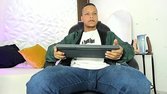 Snapshot of Ricky_Owens1 chatting on 09/27/25, 01:16 Ricky Owens1 online show from 09/27/25, 01:16