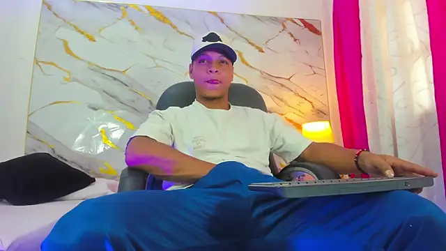 Snapshot of Ricky_Owens1 chatting on 10/04/25, 08:40 Ricky Owens1 online show from 10/04/25, 08:40