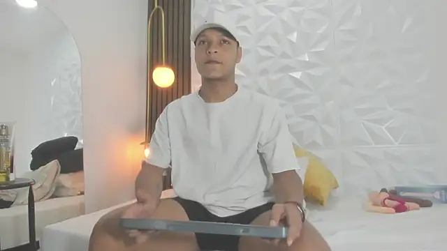 Snapshot of Ricky_Owens1 chatting on 10/08/25, 01:53 Ricky Owens1 online show from 10/08/25, 01:53