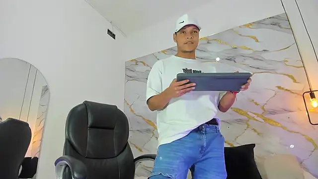 Snapshot of Ricky_Owens1 chatting on 10/12/25, 02:05 Ricky Owens1 online show from 10/12/25, 02:05