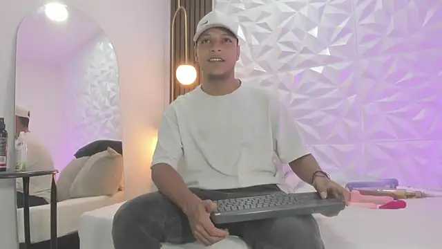 Snapshot of Ricky_Owens1 chatting on 10/14/25, 01:12 Ricky Owens1 online show from 10/14/25, 01:12