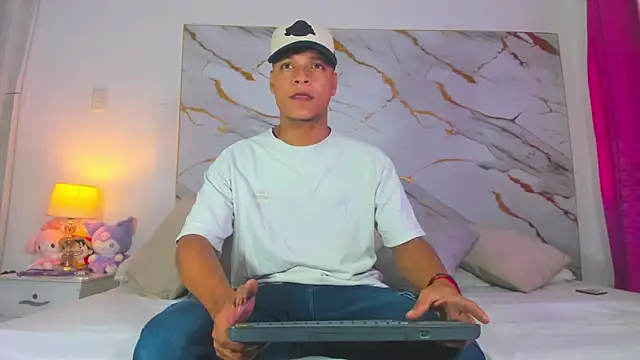 Snapshot of Ricky_Owens1 chatting on 10/24/25, 01:07 Ricky Owens1 online show from 10/24/25, 01:07