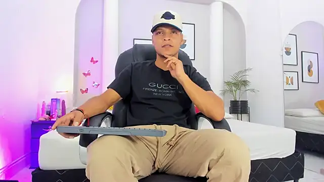 Snapshot of Ricky_Owens1 chatting on 10/28/25, 08:33 Ricky Owens1 online show from 10/28/25, 08:33