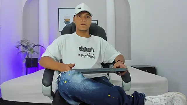 Snapshot of Ricky_Owens1 chatting on 11/10/25, 08:08 Ricky Owens1 online show from 11/10/25, 08:08