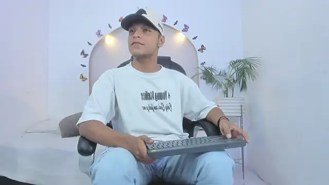 Snapshot of Ricky_Owens1 chatting on 11/14/25, 08:51 Ricky Owens1 online show from 11/14/25, 08:51