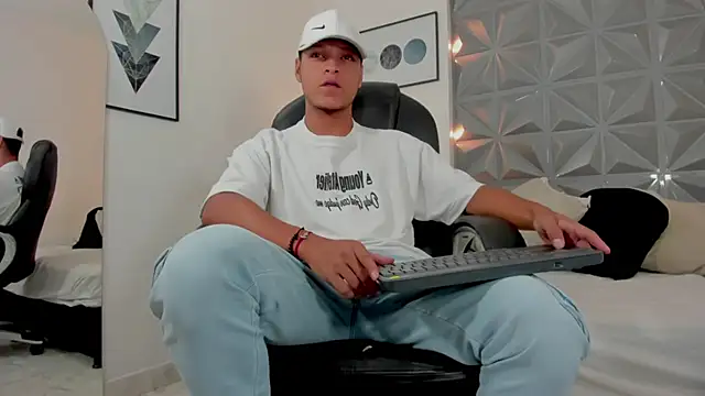 Snapshot of Ricky_Owens1 chatting on 11/22/25, 06:51 Ricky Owens1 online show from 11/22/25, 06:51