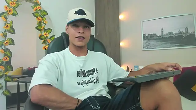 Snapshot of Ricky_Owens1 chatting on 11/25/25, 07:25 Ricky Owens1 online show from 11/25/25, 07:25