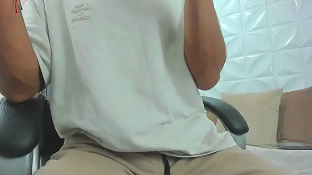 Snapshot of Ricky_Owens1 chatting on 11/27/25, 09:28 Ricky Owens1 online show from 11/27/25, 09:28