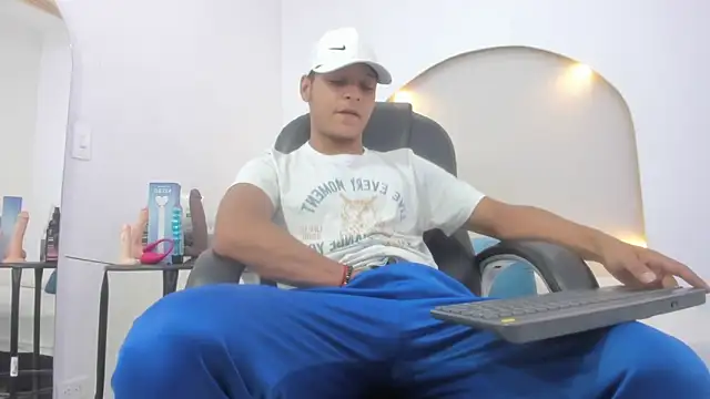 Snapshot of Ricky_Owens1 chatting on 12/02/25, 08:48 Ricky Owens1 online show from 12/02/25, 08:48