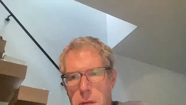 Snapshot of choupipat1 chatting on 09/17/25, 06:04 choupipat1 online show from 09/17/25, 06:04