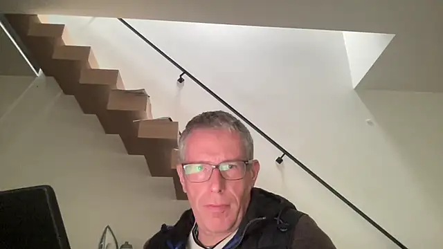 Snapshot of choupipat1 chatting on 10/28/25, 02:20 choupipat1 online show from 10/28/25, 02:20