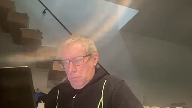 Snapshot of choupipat1 chatting on 11/19/25, 08:14 choupipat1 online show from 11/19/25, 08:14