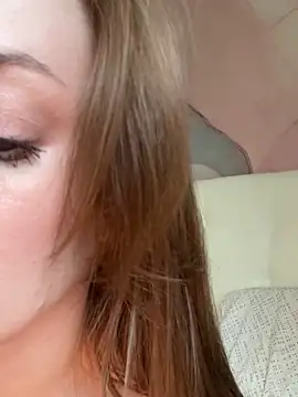 Snapshot of Rosie_Holmes_ chatting on 09/21/25, 11:23 Rosie Holmes  online show from 09/21/25, 11:23