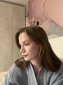 Snapshot of Rosie_Holmes_ chatting on 10/11/25, 01:42 Rosie Holmes  online show from 10/11/25, 01:42