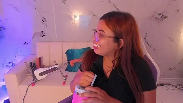 Snapshot of scarlett_enjoy1 chatting on 09/14/25, 05:39 scarlett enjoy1 online show from 09/14/25, 05:39