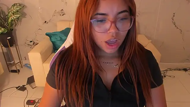 Snapshot of scarlett_enjoy1 chatting on 09/14/25, 05:45 scarlett enjoy1 online show from 09/14/25, 05:45