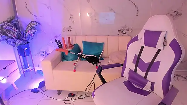 Snapshot of scarlett_enjoy1 chatting on 09/15/25, 12:49 scarlett enjoy1 online show from 09/15/25, 12:49