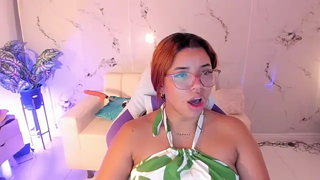 Snapshot of scarlett_enjoy1 chatting on 09/19/25, 12:39 scarlett enjoy1 online show from 09/19/25, 12:39