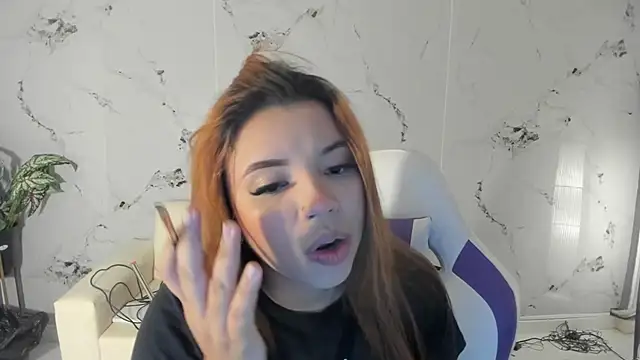 Snapshot of scarlett_enjoy1 chatting on 09/23/25, 12:30 scarlett enjoy1 online show from 09/23/25, 12:30