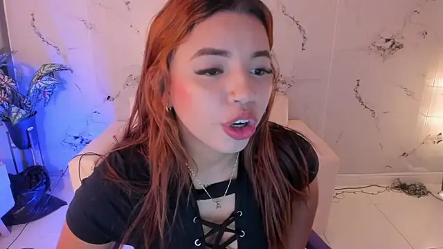 Snapshot of scarlett_enjoy1 chatting on 09/28/25, 01:49 scarlett enjoy1 online show from 09/28/25, 01:49