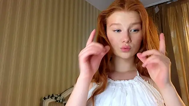 Snapshot of Juuulia_ chatting on 06/12/26, 03:44 Juuulia online show from 06/12/26, 03:44