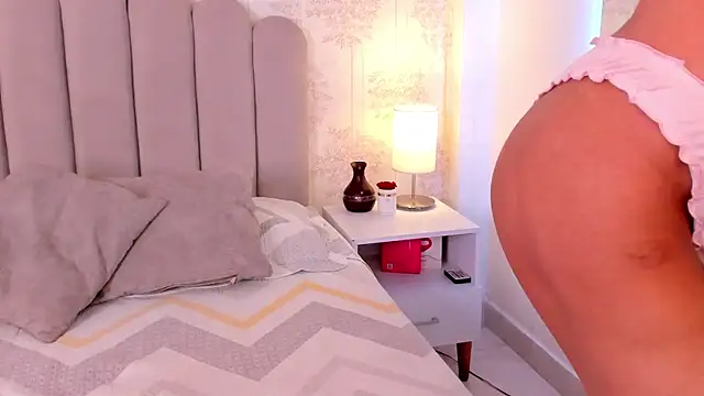 ShaynaHosk online show from 02/06/26, 07:02