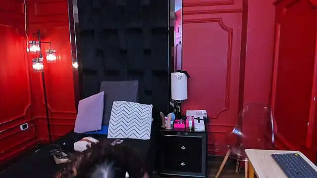 bellarivera  online show from 03/25/26, 04:24