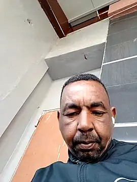 Snapshot of Bob_black chatting on 02/16/26, 02:35 Bob black online show from 02/16/26, 02:35