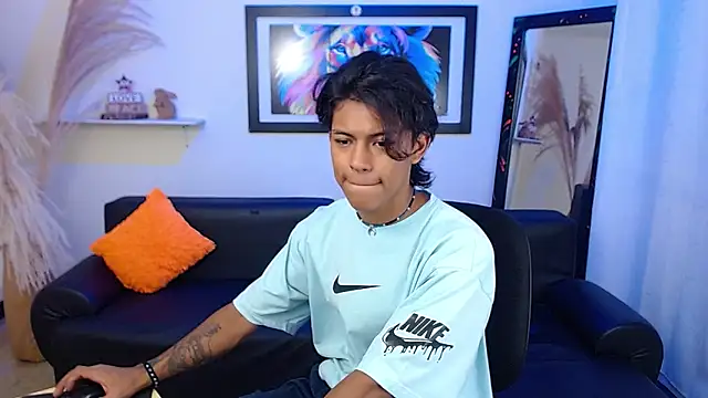 Snapshot of dreyk20 chatting on 09/11/25, 01:55 dreyk20 online show from 09/11/25, 01:55