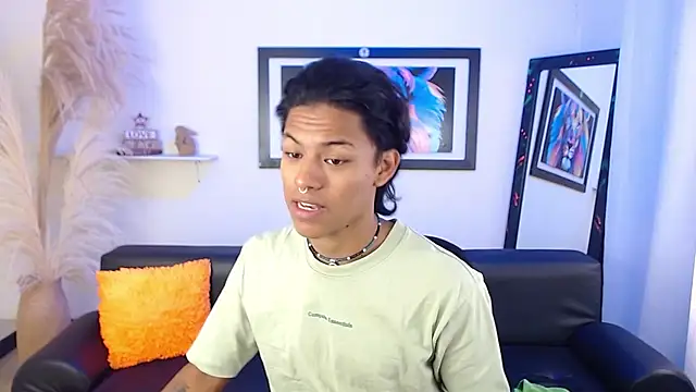 Snapshot of dreyk20 chatting on 09/19/25, 02:07 dreyk20 online show from 09/19/25, 02:07