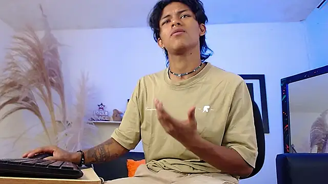 Snapshot of dreyk20 chatting on 09/24/25, 01:58 dreyk20 online show from 09/24/25, 01:58