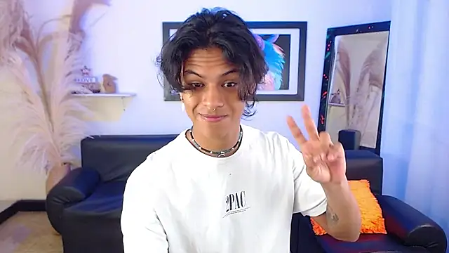 Snapshot of dreyk20 chatting on 09/25/25, 02:10 dreyk20 online show from 09/25/25, 02:10