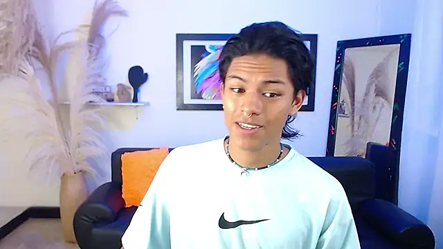 Snapshot of dreyk20 chatting on 09/26/25, 01:48 dreyk20 online show from 09/26/25, 01:48