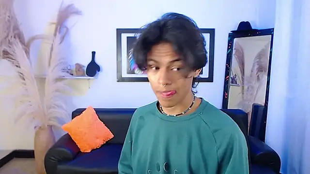 Snapshot of dreyk20 chatting on 09/29/25, 02:22 dreyk20 online show from 09/29/25, 02:22