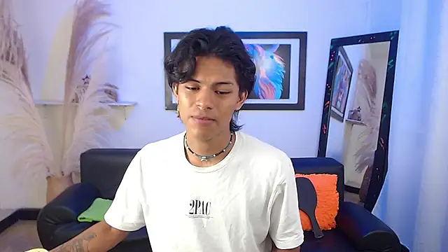 Snapshot of dreyk20 chatting on 10/04/25, 01:20 dreyk20 online show from 10/04/25, 01:20