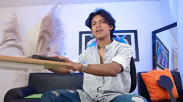 Snapshot of dreyk20 chatting on 10/09/25, 02:04 dreyk20 online show from 10/09/25, 02:04