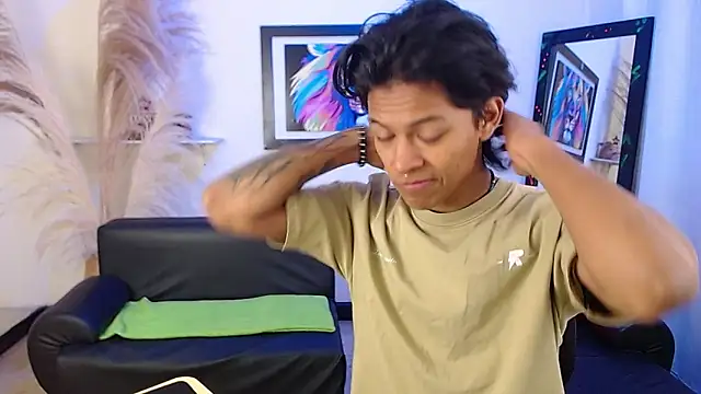 Snapshot of dreyk20 chatting on 10/11/25, 01:53 dreyk20 online show from 10/11/25, 01:53