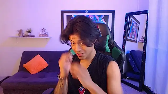 Snapshot of dreyk20 chatting on 10/21/25, 01:34 dreyk20 online show from 10/21/25, 01:34