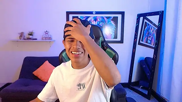 Snapshot of dreyk20 chatting on 10/22/25, 01:22 dreyk20 online show from 10/22/25, 01:22