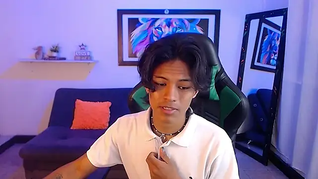 Snapshot of dreyk20 chatting on 10/25/25, 01:29 dreyk20 online show from 10/25/25, 01:29