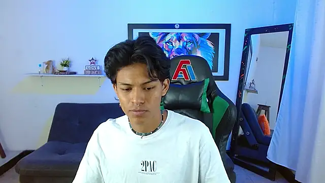 Snapshot of dreyk20 chatting on 11/11/25, 02:17 dreyk20 online show from 11/11/25, 02:17