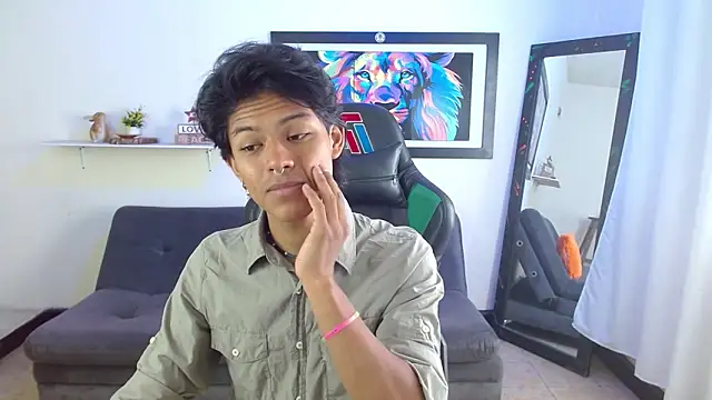 Snapshot of dreyk20 chatting on 11/12/25, 01:44 dreyk20 online show from 11/12/25, 01:44