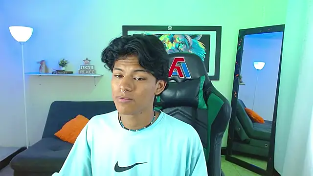 Snapshot of dreyk20 chatting on 11/24/25, 01:55 dreyk20 online show from 11/24/25, 01:55