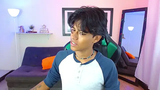 Snapshot of dreyk20 chatting on 11/28/25, 01:47 dreyk20 online show from 11/28/25, 01:47