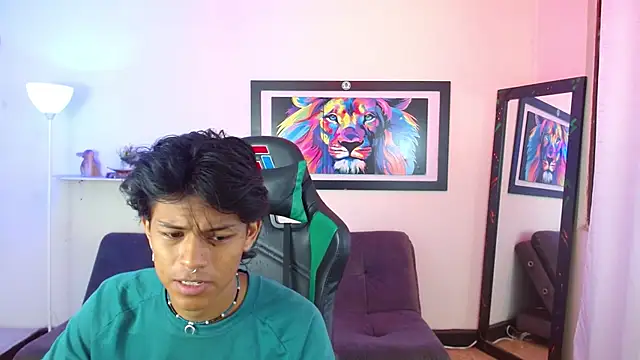 Snapshot of dreyk20 chatting on 12/02/25, 02:45 dreyk20 online show from 12/02/25, 02:45